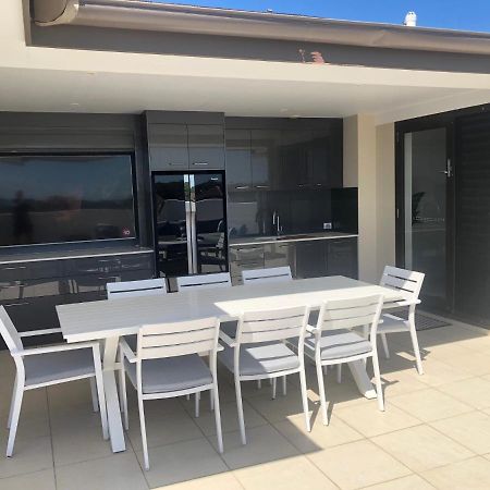Grand Mercure Allegra Hervey Bay Exterior photo Outdoor kitchen