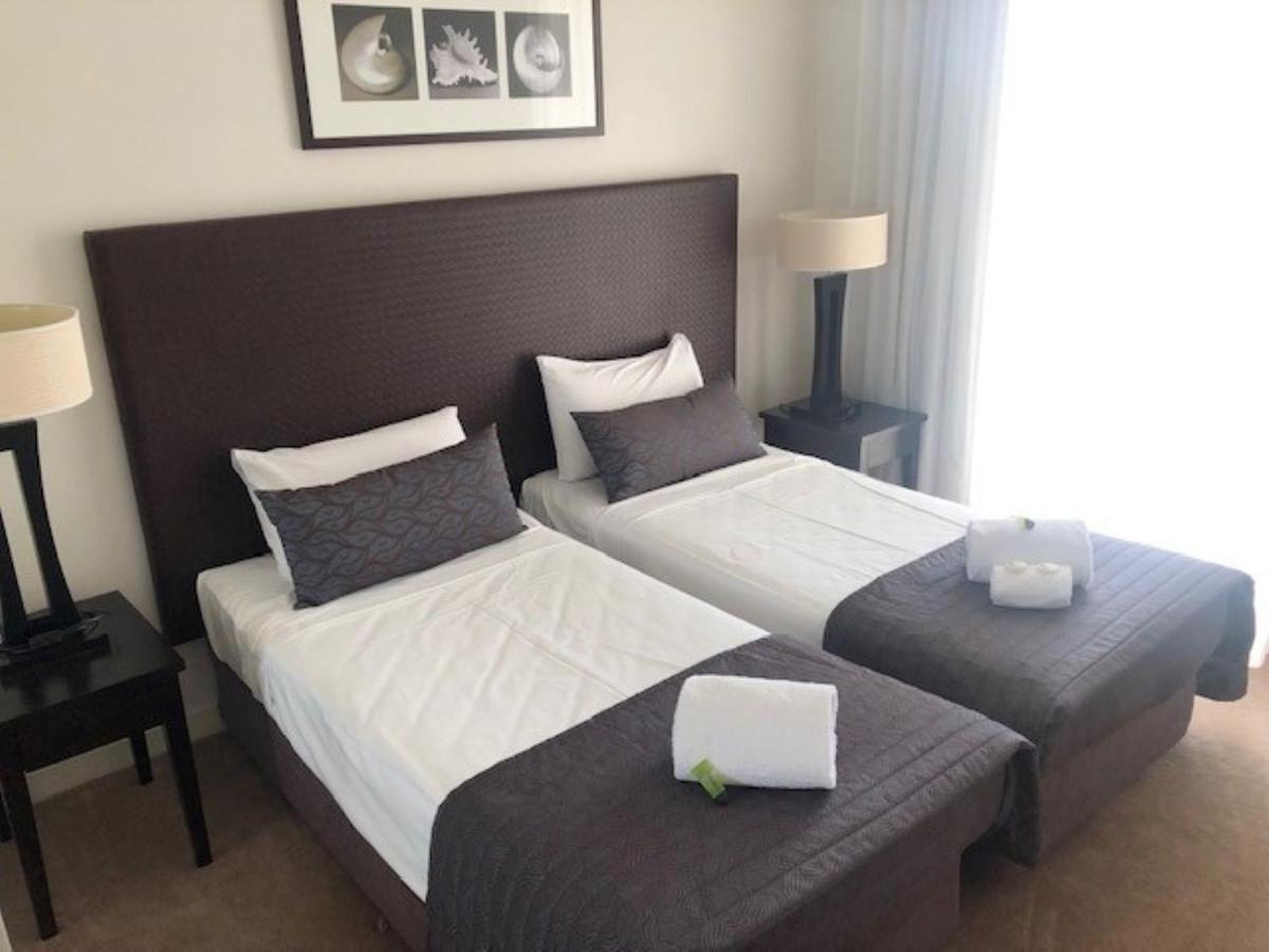 Grand Mercure Allegra Hervey Bay Exterior photo A bedroom at the hotel
