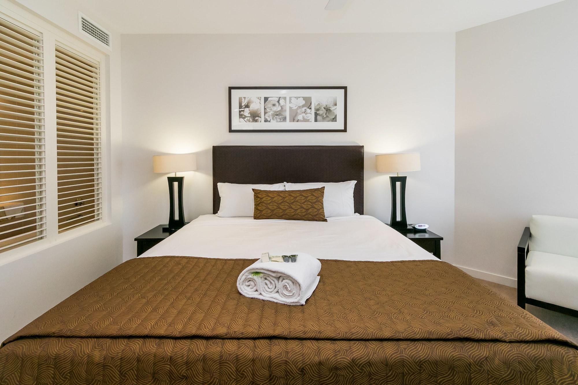 Grand Mercure Allegra Hervey Bay Exterior photo A bedroom at the hotel