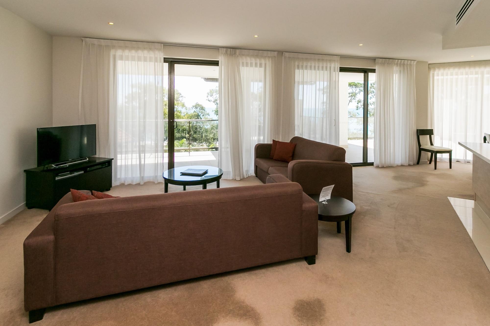 Grand Mercure Allegra Hervey Bay Exterior photo A living room