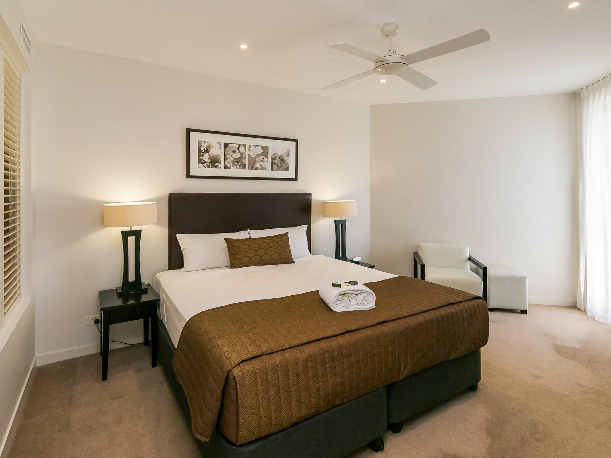 Grand Mercure Allegra Hervey Bay Exterior photo A bedroom at the hotel