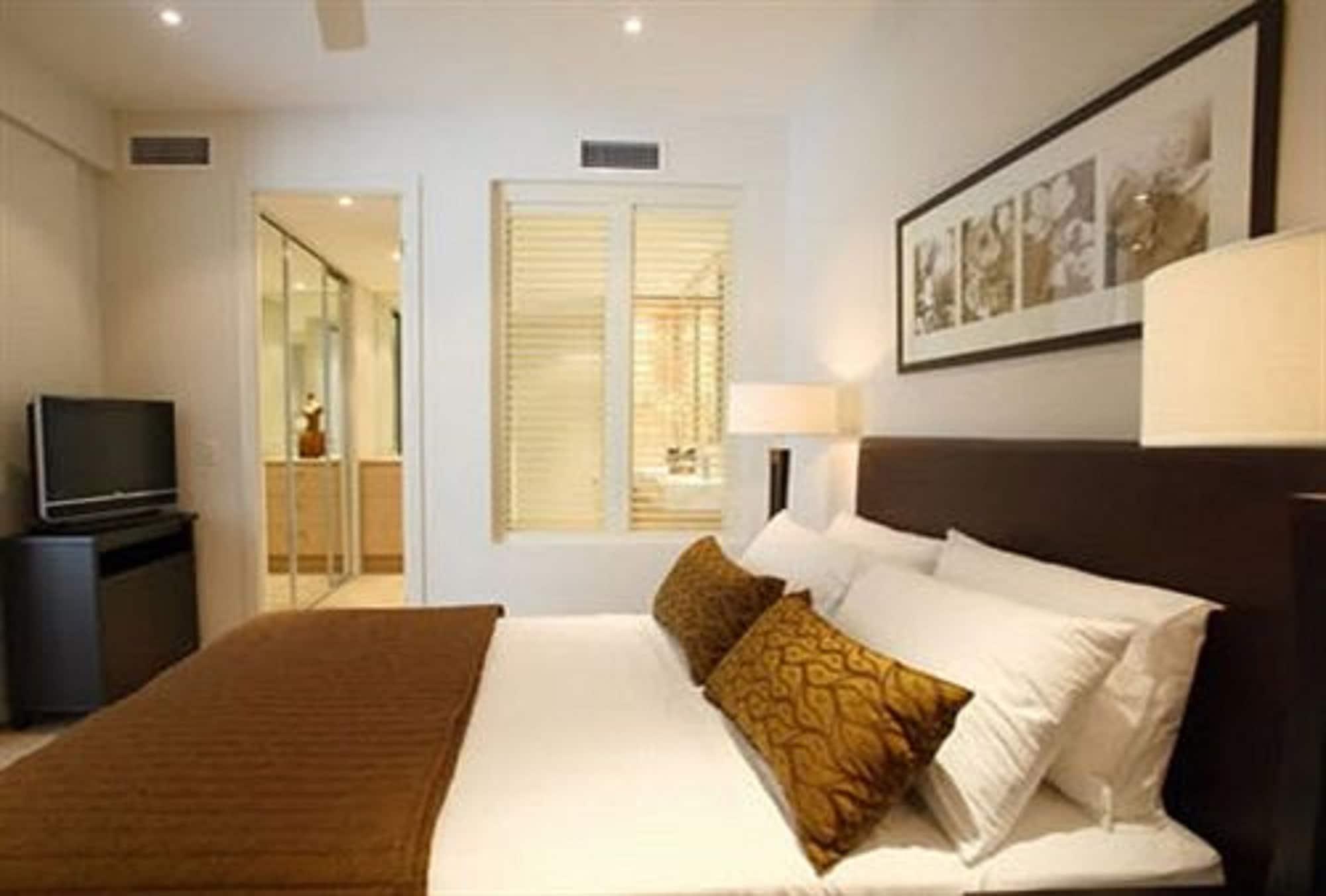 Grand Mercure Allegra Hervey Bay Exterior photo A bedroom at the hotel