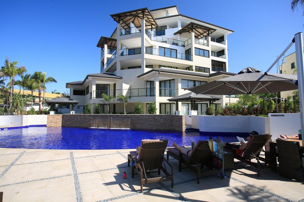 Grand Mercure Allegra Hervey Bay Exterior photo The pool at the Mantra on Saltwater Island